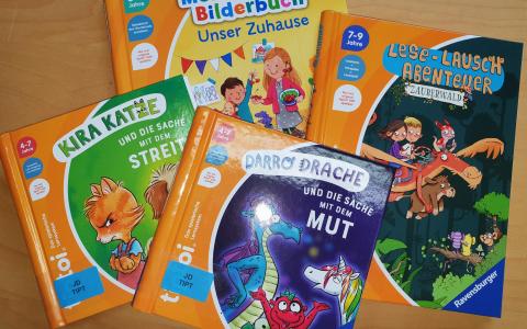 Verschiedene Tiptoi Bücher liegen am Tisch